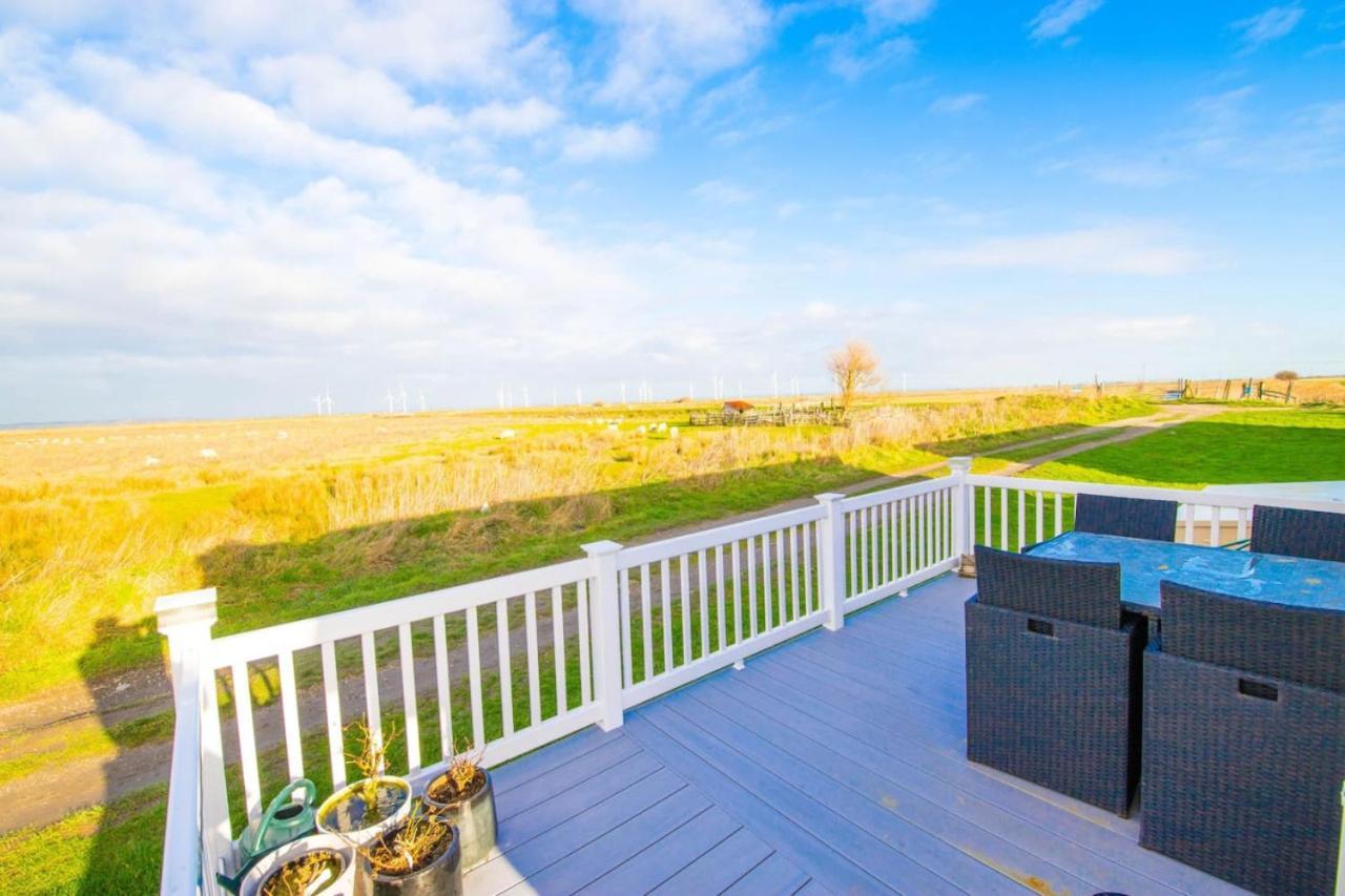 Mp124 - Camber Sands Holiday Park - Sleeps 6 - Full Decking - Beautiful Marsh Views Hotel Bagian luar foto