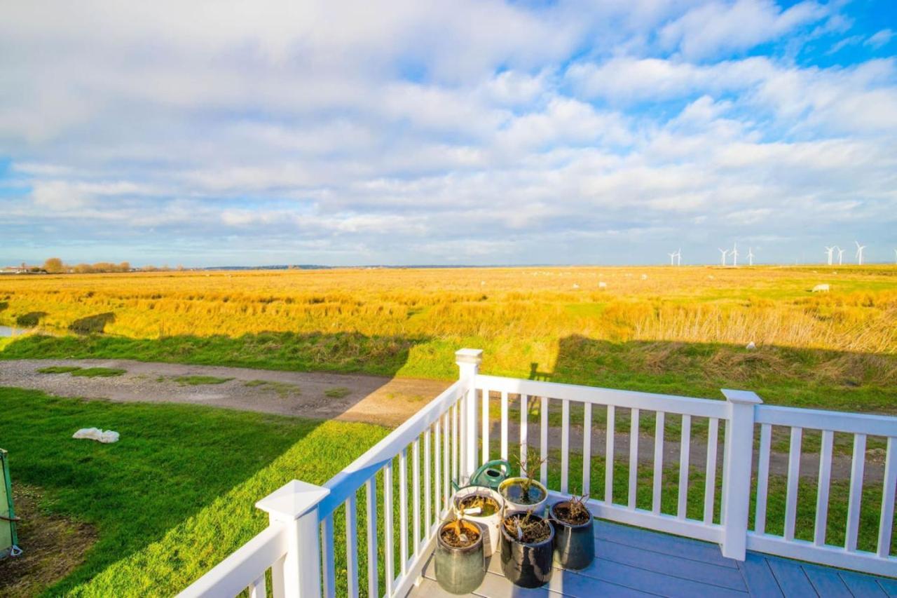 Mp124 - Camber Sands Holiday Park - Sleeps 6 - Full Decking - Beautiful Marsh Views Hotel Bagian luar foto