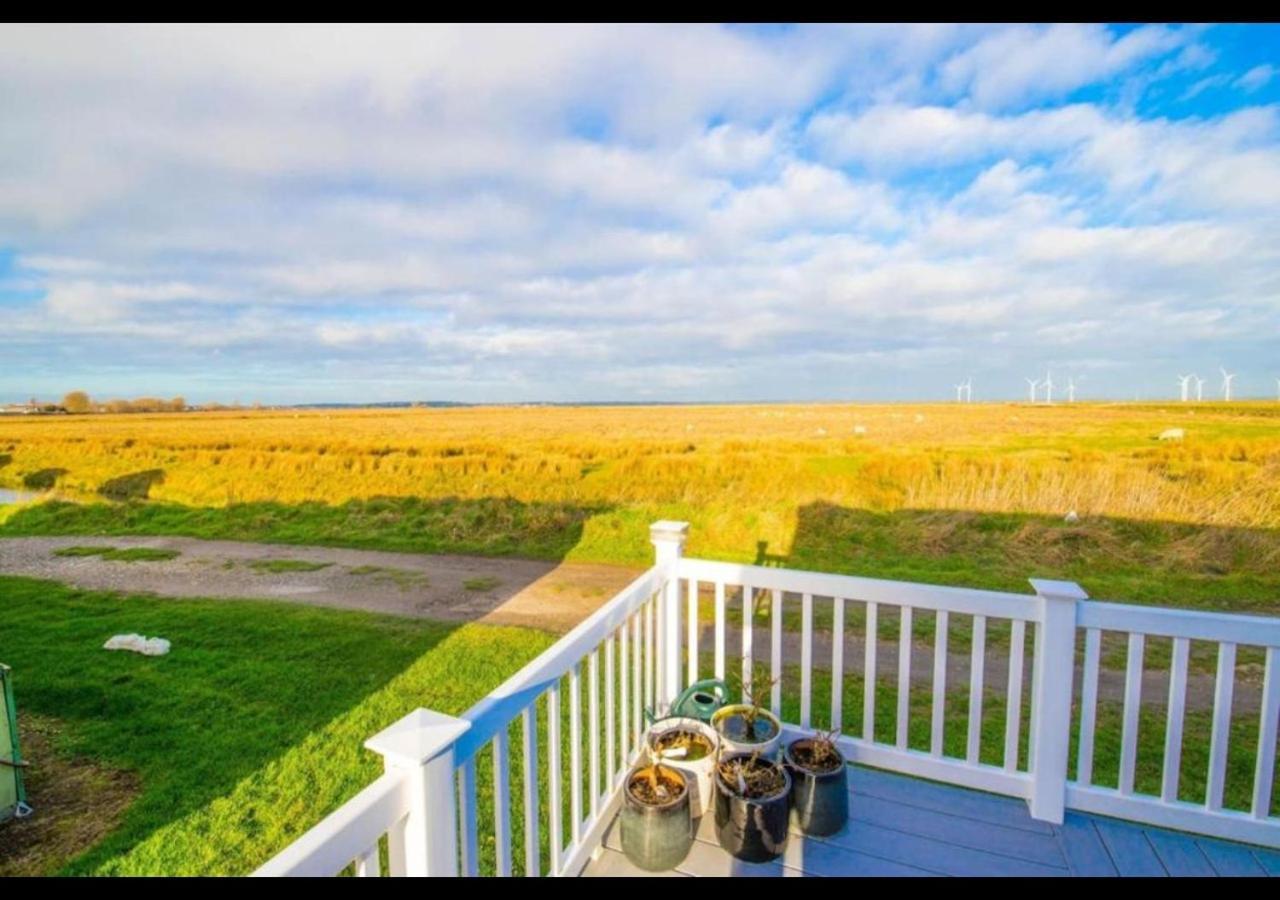 Mp124 - Camber Sands Holiday Park - Sleeps 6 - Full Decking - Beautiful Marsh Views Hotel Bagian luar foto