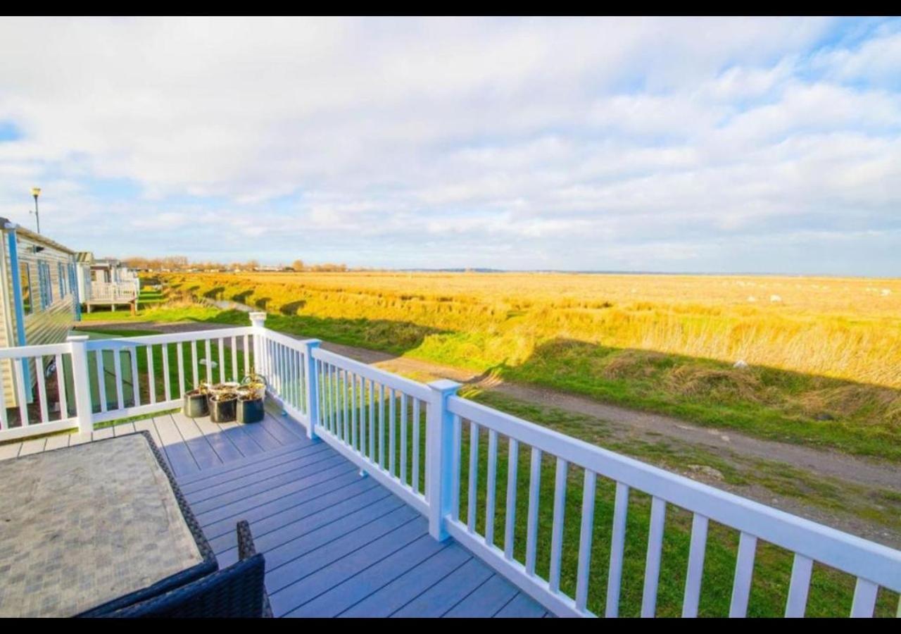 Mp124 - Camber Sands Holiday Park - Sleeps 6 - Full Decking - Beautiful Marsh Views Hotel Bagian luar foto